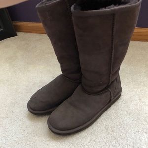 Kirkland brown fur boots